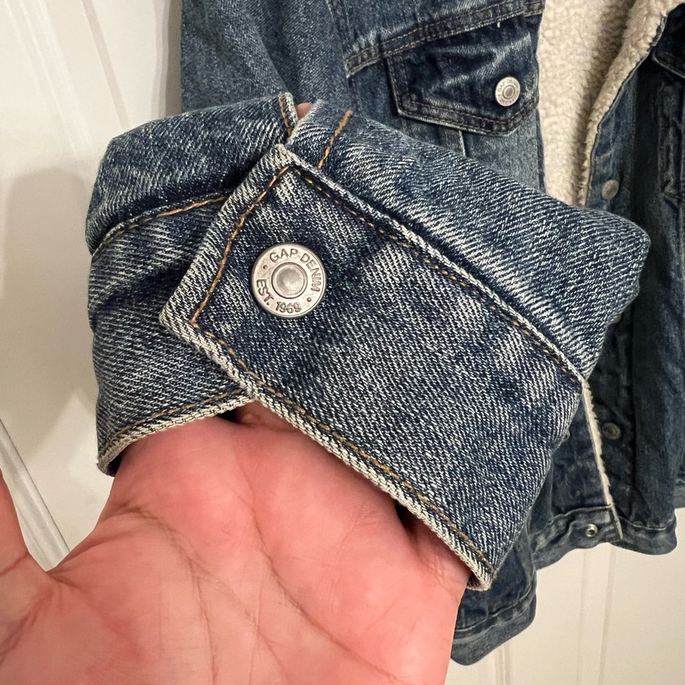 GAP Denim Jacket with Sherpa Lining - Picture 4 of 8